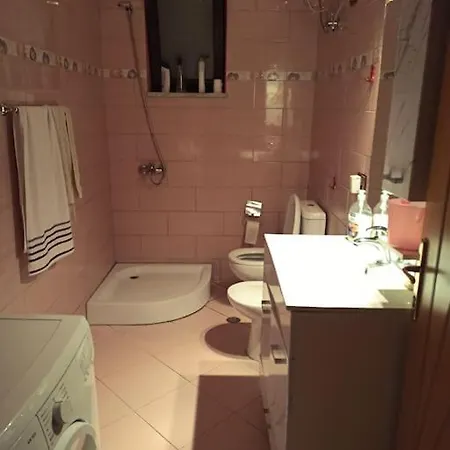 Διαμέρισμα Cozy 1-bedroom Unit In Τίρανα