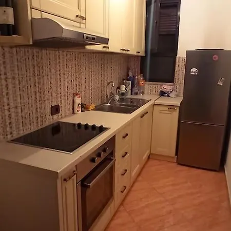 Cozy 1-bedroom Unit In Τίρανα